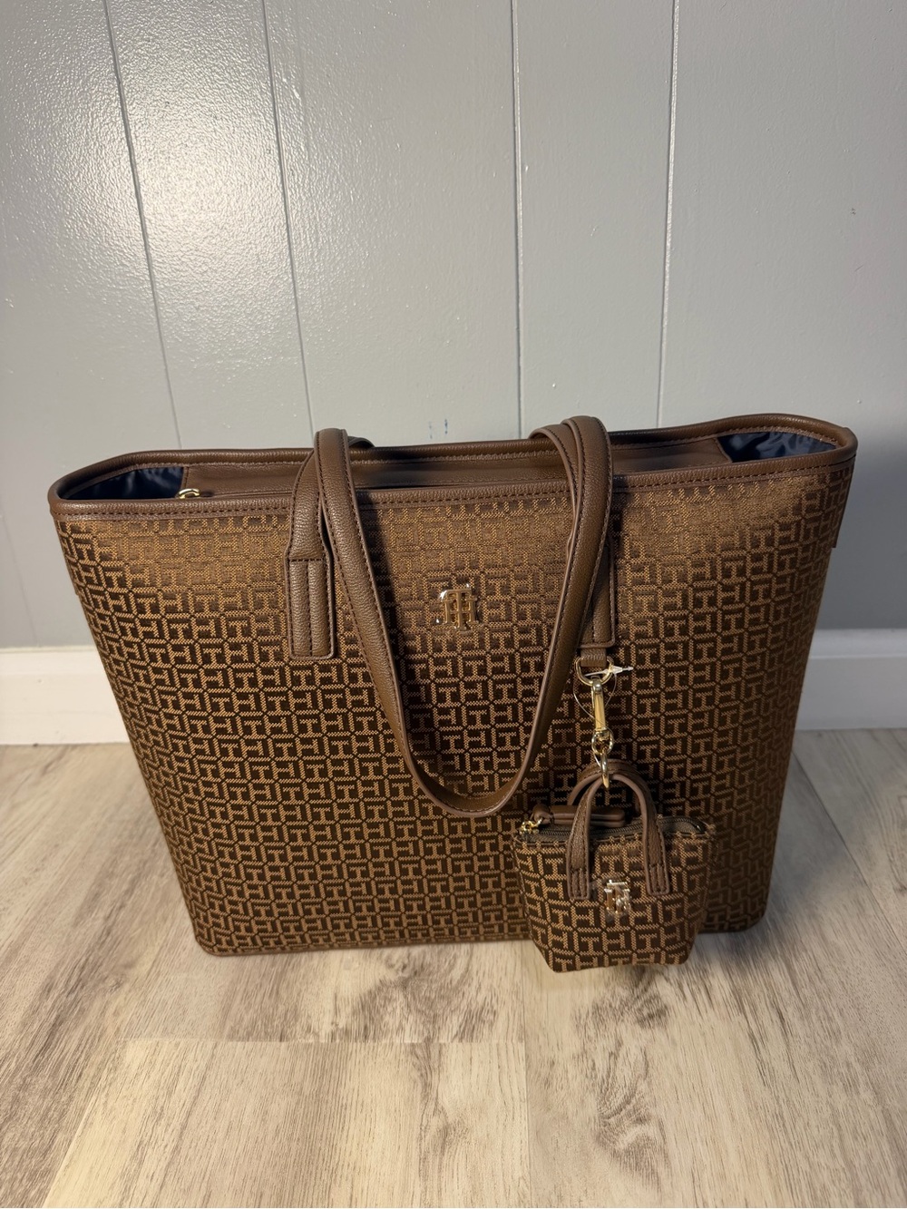 Tommy Hilfiger Geometric Tote in Brown Like New